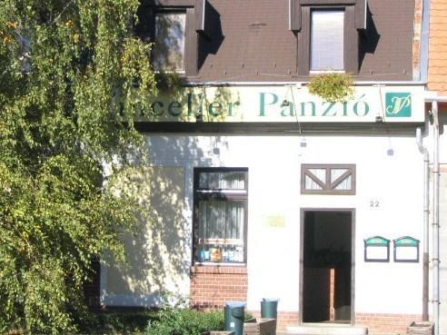 Vinceller Panzio Es Etterem Hotel Gyongyos Exterior photo