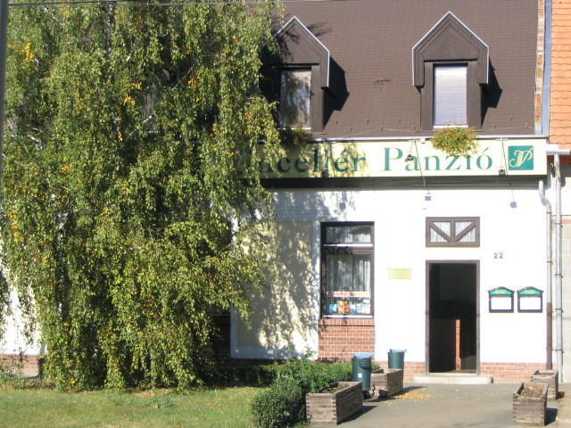 Vinceller Panzio Es Etterem Hotel Gyongyos Exterior photo